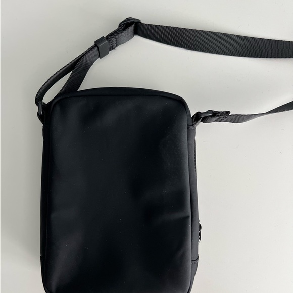 Lululemon Easy Access Crossbody Bag 1.5L - Picture 5 of 6